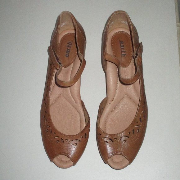 Earth Sugarberry Womens Tan Laser Cut Leather Mary Jane Wedge NWOB - Size 7.5B - Picture 8 of 9